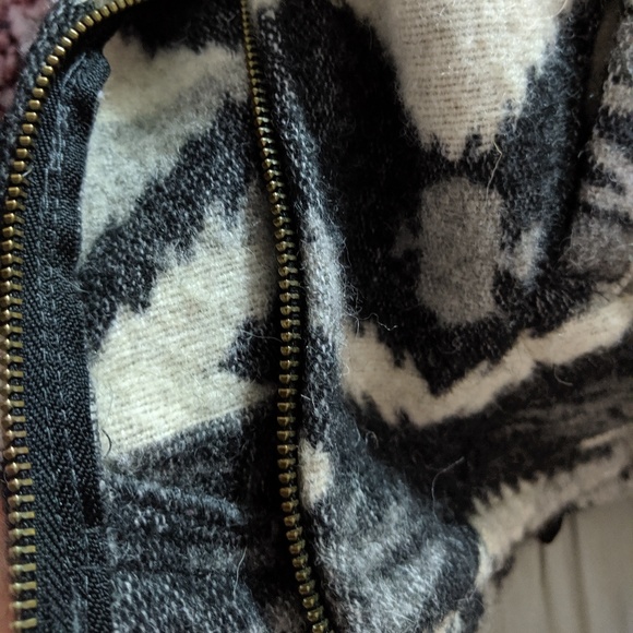 Woolrich Sweater x American Eagle - Picture 5 of 8